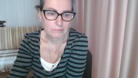 Snapshot of lauraoven1 chatting on 02.19.25 Lauraoven1 online show from 02.19.25