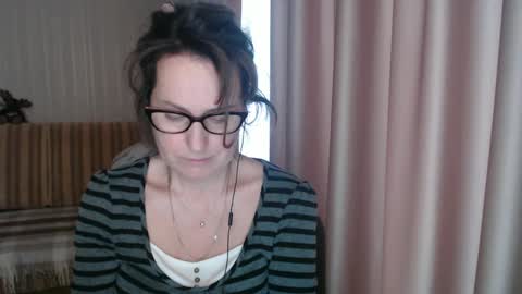 Snapshot of lauraoven1 chatting on 02.20.25 Lauraoven1 online show from 02.20.25