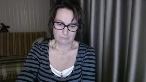 Snapshot of lauraoven1 chatting on 02.20.25 Lauraoven1 online show from 02.20.25