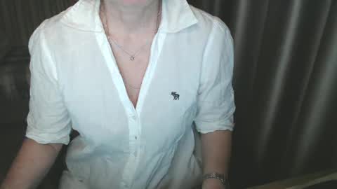 Snapshot of lauraoven1 chatting on 03.04.25 Lauraoven1 online show from 03.04.25