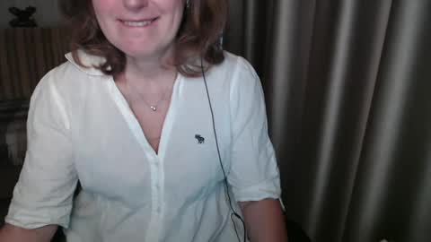 Snapshot of lauraoven1 chatting on 03.06.25 Lauraoven1 online show from 03.06.25