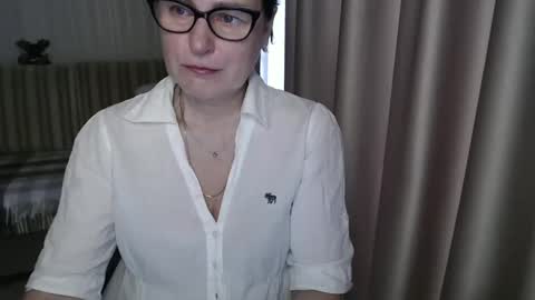 Snapshot of lauraoven1 chatting on 03.07.25 Lauraoven1 online show from 03.07.25