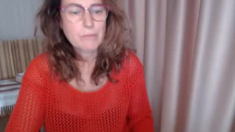 Snapshot of lauraoven1 chatting on 10.13.25 Lauraoven1 online show from 10.13.25