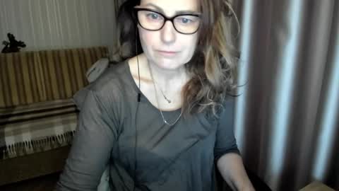 Lauraoven1 online show from 12.18.25