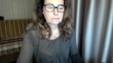 Lauraoven1 online show from 12.19.25