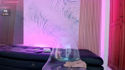 Laura online show from 12.28.24