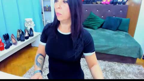 Laura online show from 10.07.25