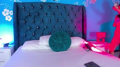 Snapshot of laurasmith_1 chatting on 04.16.26 Laura online show from 04.16.26