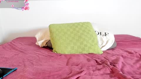 Laura Lara Sommer online show from 01.18.25