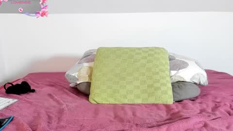 Laura Lara Sommer online show from 01.21.25