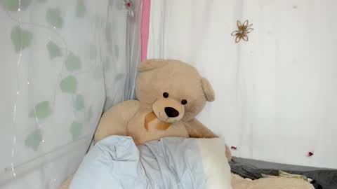 Snapshot of laure_li chatting on 02.23.25 laure_li online show from 02.23.25