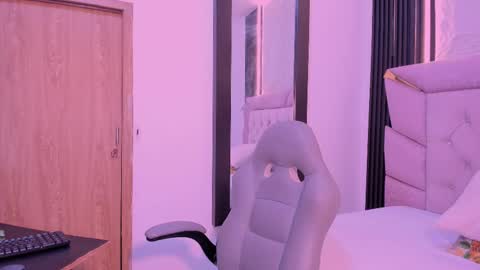 Laurem online show from 09.26.25