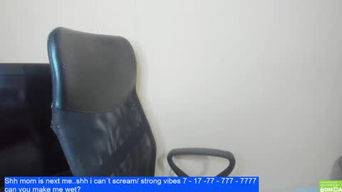 Snapshot of laurengirls1 chatting on 02.10.25 onlyfan laureng7 - 7 laureng2 online show from 02.10.25