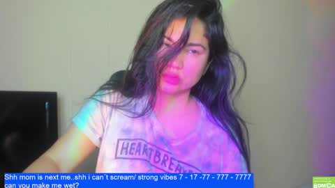 Snapshot of laurengirls1 chatting on 02.14.25 onlyfan laureng7 - 7 laureng2 online show from 02.14.25