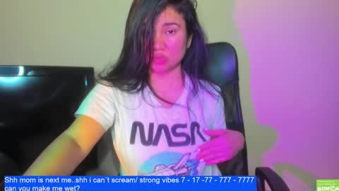 Snapshot of laurengirls1 chatting on 03.01.25 onlyfan laureng7 - 7 laureng2 online show from 03.01.25