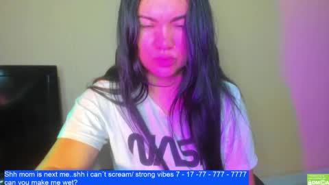 Snapshot of laurengirls1 chatting on 03.01.25 onlyfan laureng7 - 7 laureng2 online show from 03.01.25