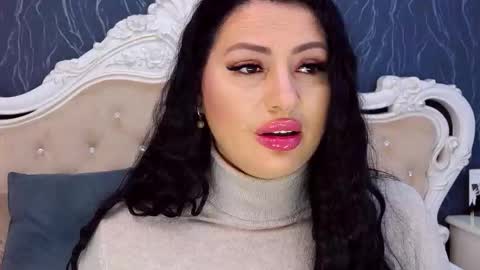 Laura online show from 10.04.25