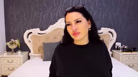 Laura online show from 10.05.25