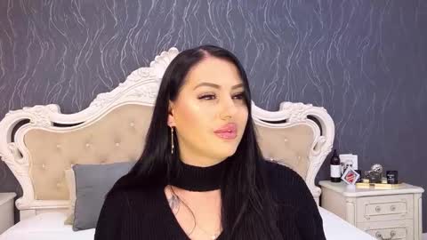 Laura online show from 11.17.25