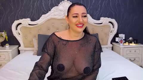 Laura online show from 11.22.25