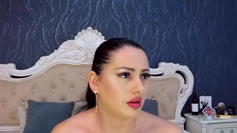 Laura online show from 12.03.25