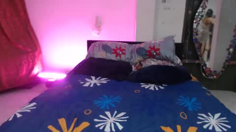 Snapshot of laurenphillipsx chatting on 10.03.25 Lauren online show from 10.03.25