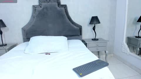 Snapshot of laurensnow1_ chatting on 10.02.25 Lauren  online show from 10.02.25