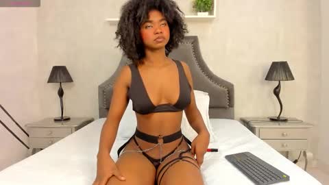 Snapshot of laurensnow1_ chatting on 10.28.25 Lauren  online show from 10.28.25