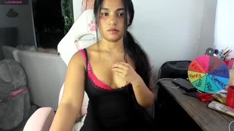 Snapshot of laurent_jones chatting on 01.05.25 daniela angel online show from 01.05.25