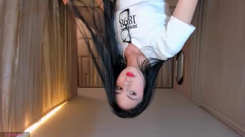 Snapshot of laurentconnor chatting on 10.05.25 Lau online show from 10.05.25