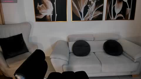 Snapshot of laurentconnor chatting on 10.16.25 Lau online show from 10.16.25