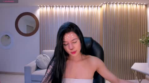 Snapshot of laurentconnor chatting on 11.01.25 Lau online show from 11.01.25