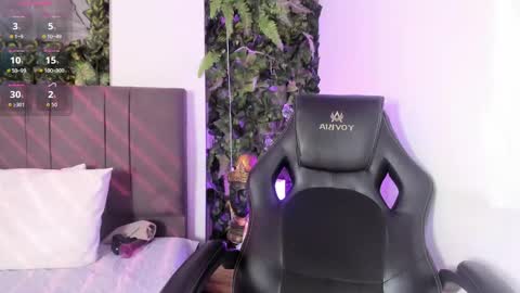 Lauren Thompson online show from 09.11.25