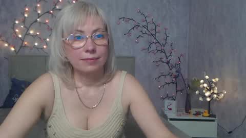 Snapshot of laurenwishy chatting on 05.01.26 Lauren online show from 05.01.26