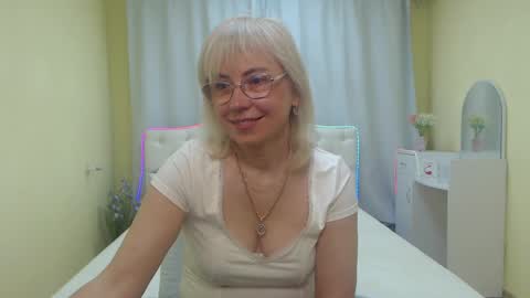 Snapshot of laurenwishy chatting on 05.30.26 Lauren online show from 05.30.26