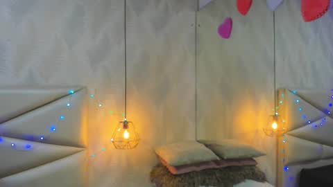 Laurent online show from 12.21.25