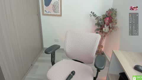 Snapshot of lauryn_chills chatting on 10.09.25 Lauryn online show from 10.09.25