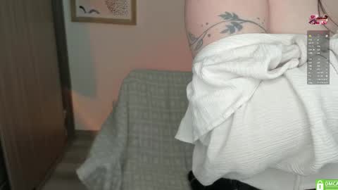 Snapshot of lauryn_chills chatting on 10.11.25 Lauryn online show from 10.11.25