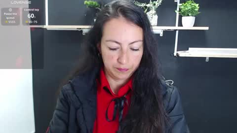 Snapshot of lauryn_jones chatting on 05.07.26 Laury online show from 05.07.26