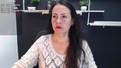 Snapshot of lauryn_jones chatting on 05.13.26 Laury online show from 05.13.26