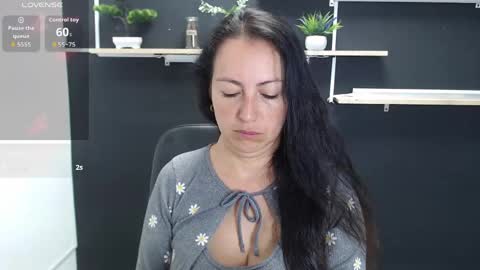 Snapshot of lauryn_jones chatting on 06.03.26 Laury online show from 06.03.26
