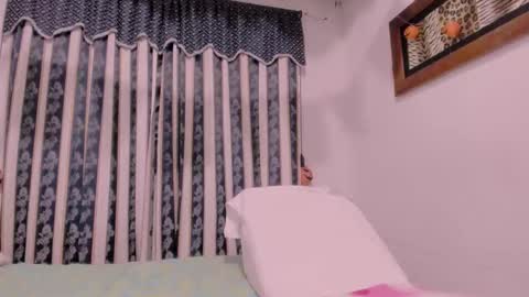 Lauu G online show from 10.14.25