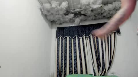 Lauu G online show from 04.12.26