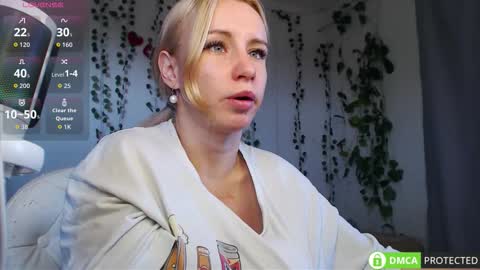 Mia online show from 09.19.25