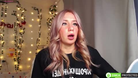 Mia online show from 09.21.25