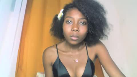 layannek online show from 10.11.25