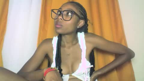 layannek online show from 10.25.25