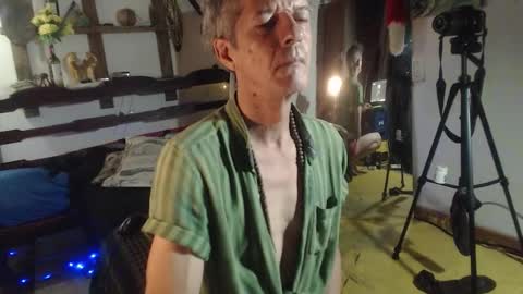 Laye19 online show from 09.20.25