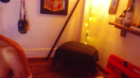 Laye19 online show from 09.25.25