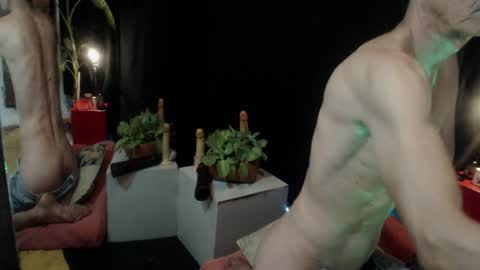 Laye19 online show from 10.04.25